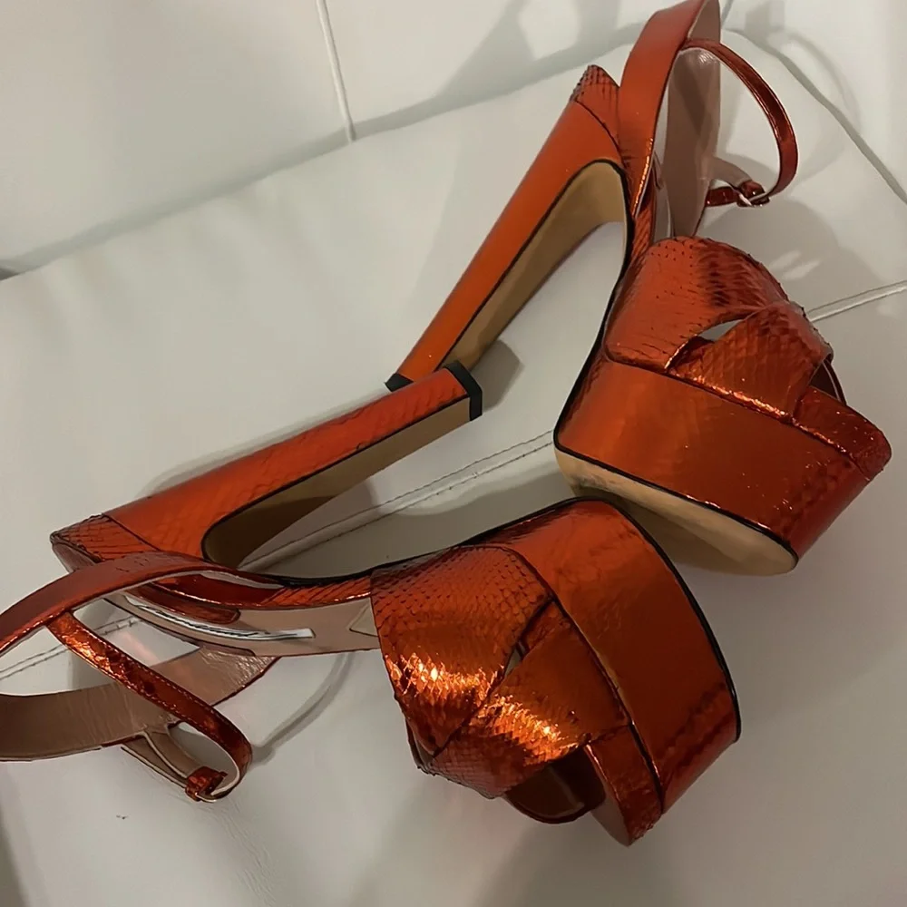 Brian Atwood MADISON RUST ORANGE METALLIC ELAPHE SNAKE PLATFORM SANDALS 38 7.5